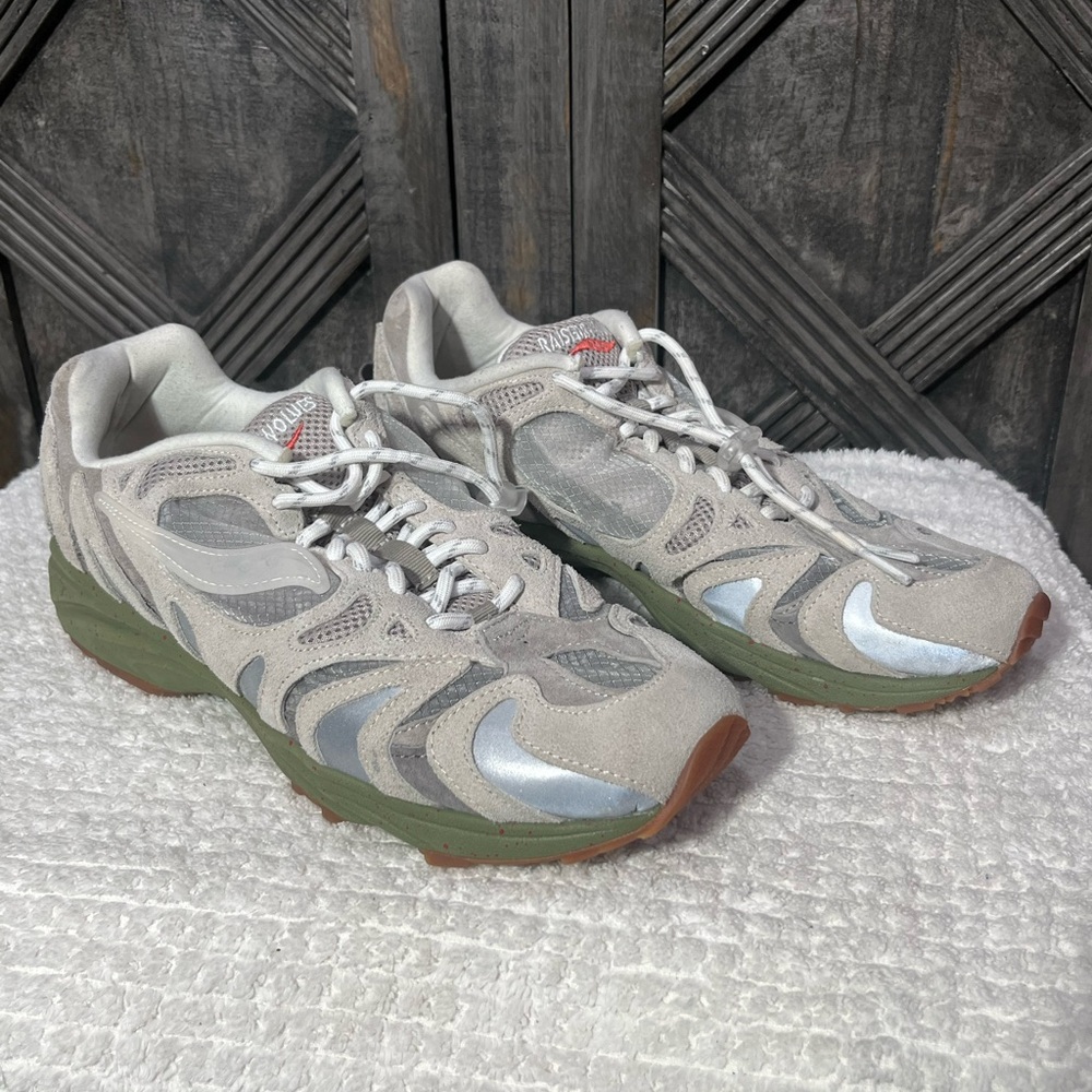 Raised By Wolves x Grid Azura 2000 'Pack Leader'

Size 11

Brand new